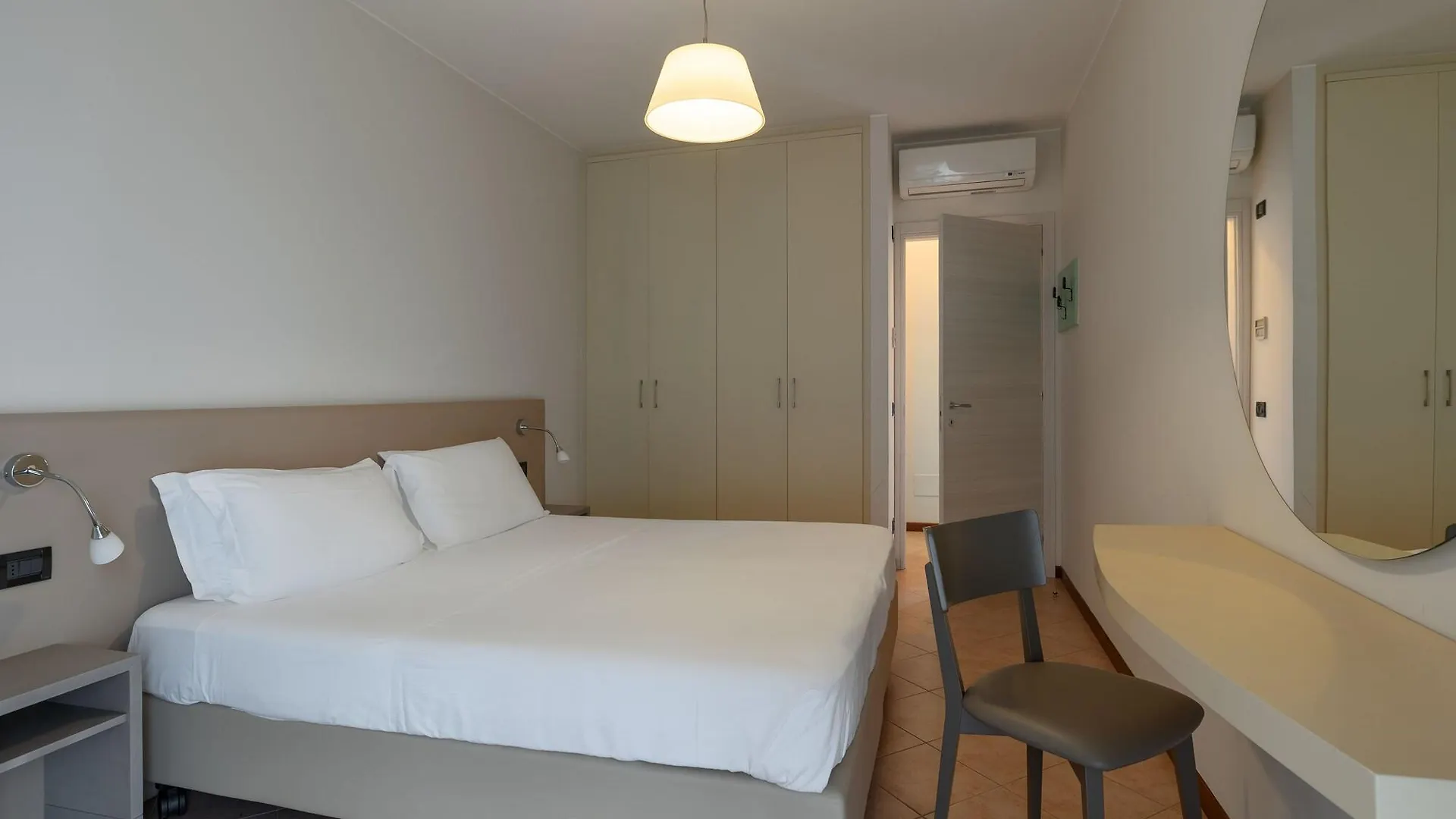 Il Sogno Apartments Desenzano del Garda 4*,