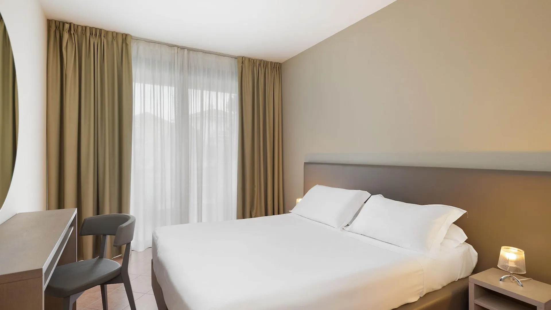 Il Sogno Apartments Desenzano del Garda 4*,